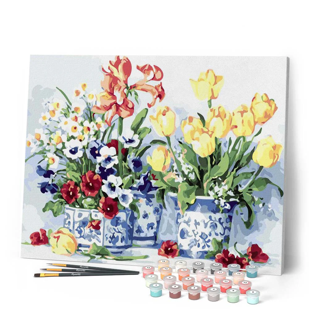 Bouquets of flowers and pretty vases - Image 2