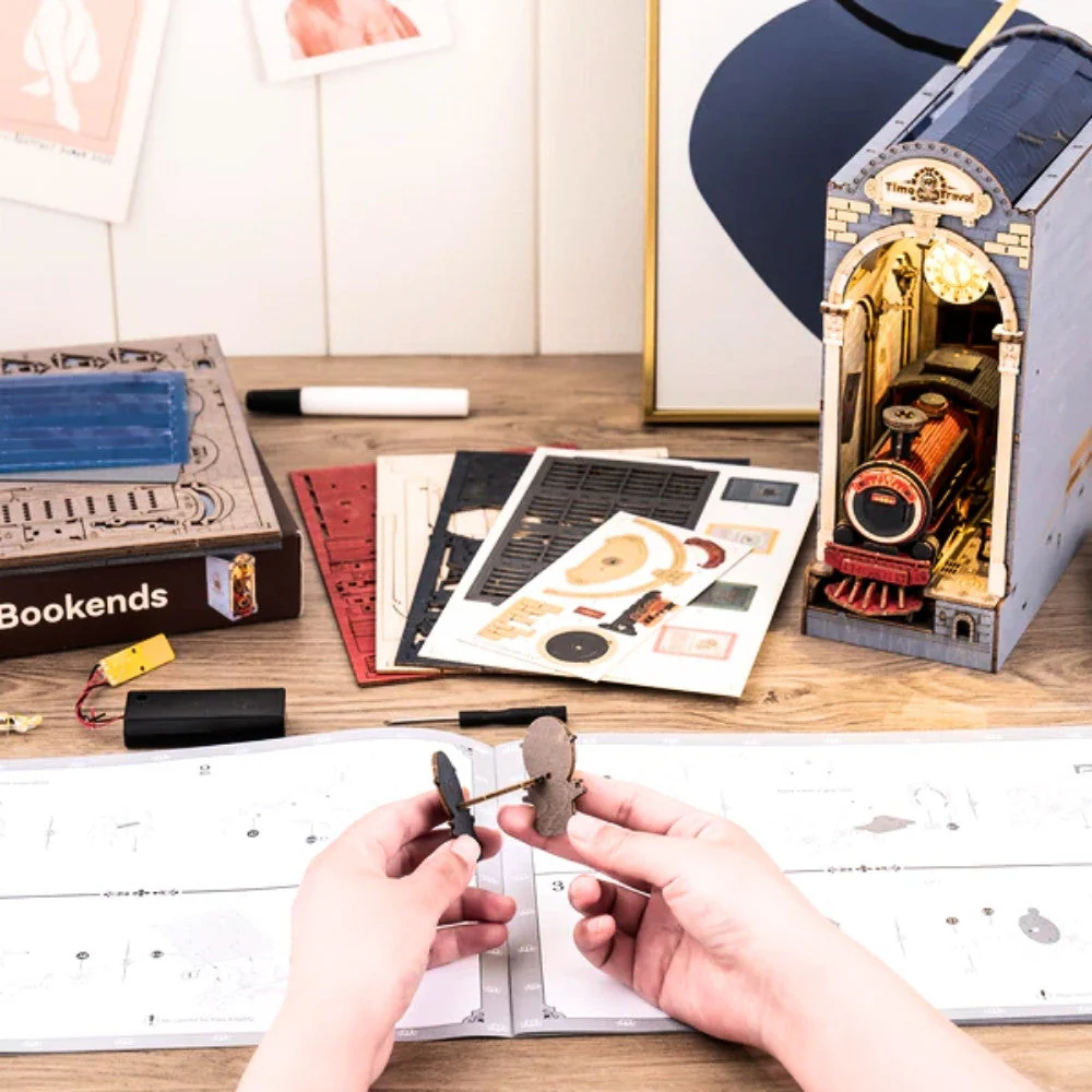 DIY Book Nook kit - Time Travel - Image 10